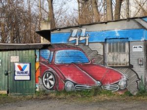 Graffiti einer Autowerkstatt an der Torgauer Straße